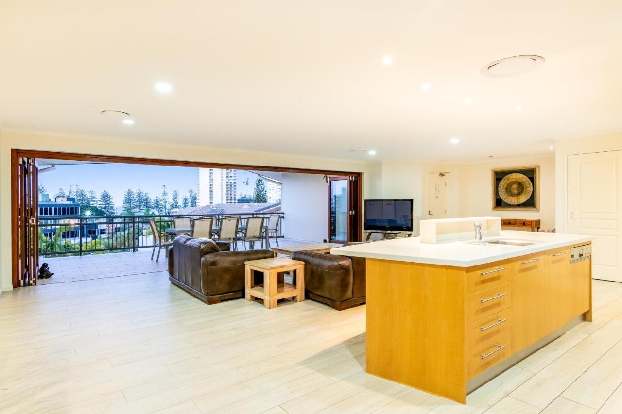 The Village Holiday Apartments At Burleigh Heads Gold Coast Extérieur photo