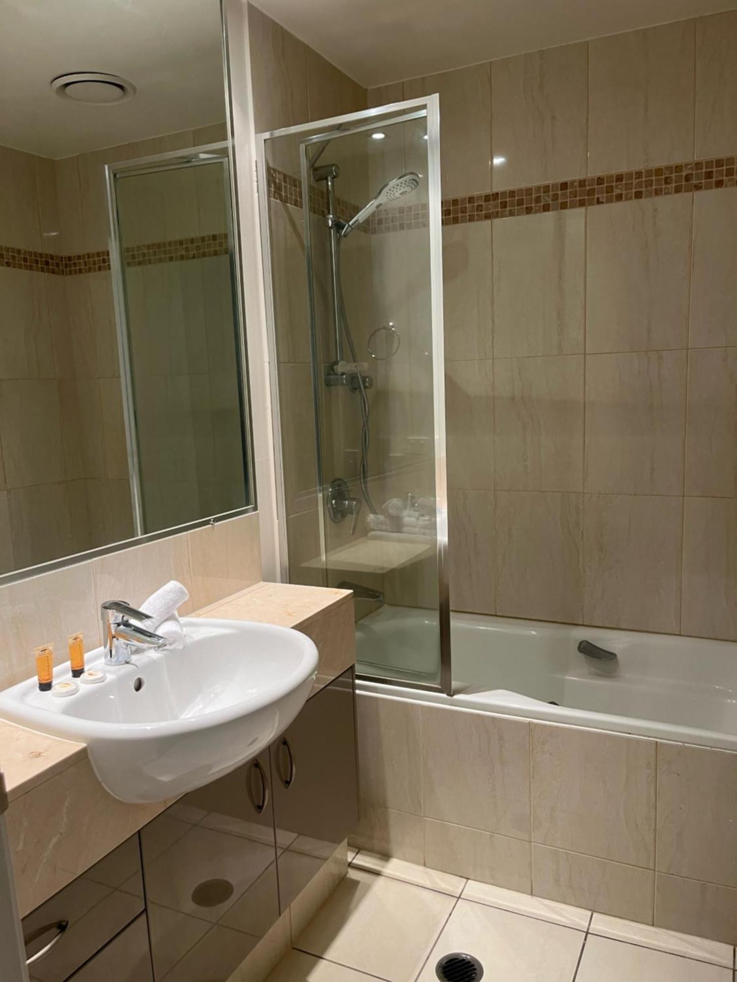 The Village Holiday Apartments At Burleigh Heads Gold Coast Extérieur photo
